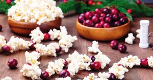 homemade Christmas tree ornaments: string of popcorn with cranberries