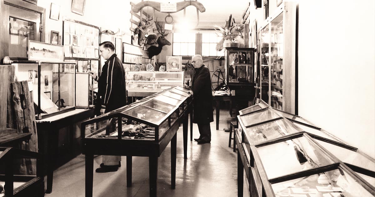 Historic photo of two visitors at the original Carter County Museum