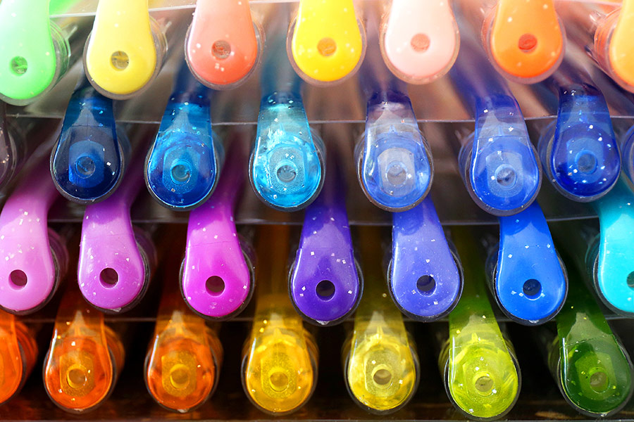 Color gel pens